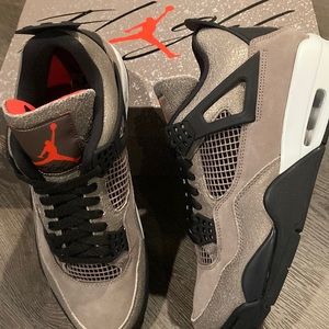 Jordan 4 Retro